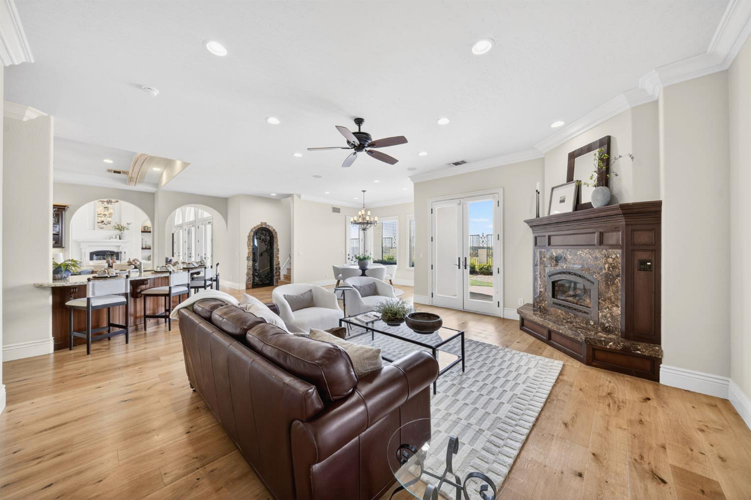 214 W Bluff Ave, Fresno, CA 93711