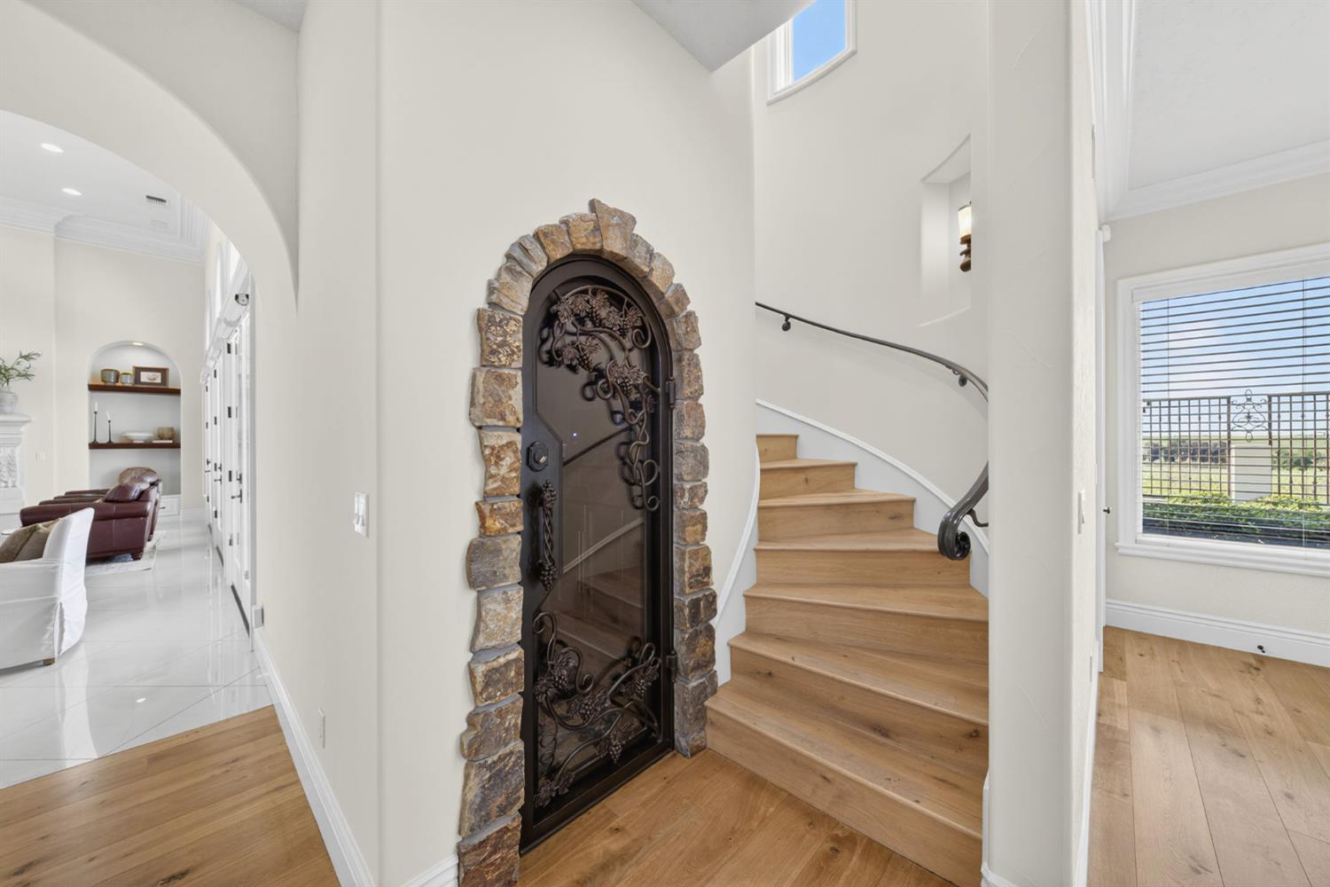 214 W Bluff Ave, Fresno, CA 93711