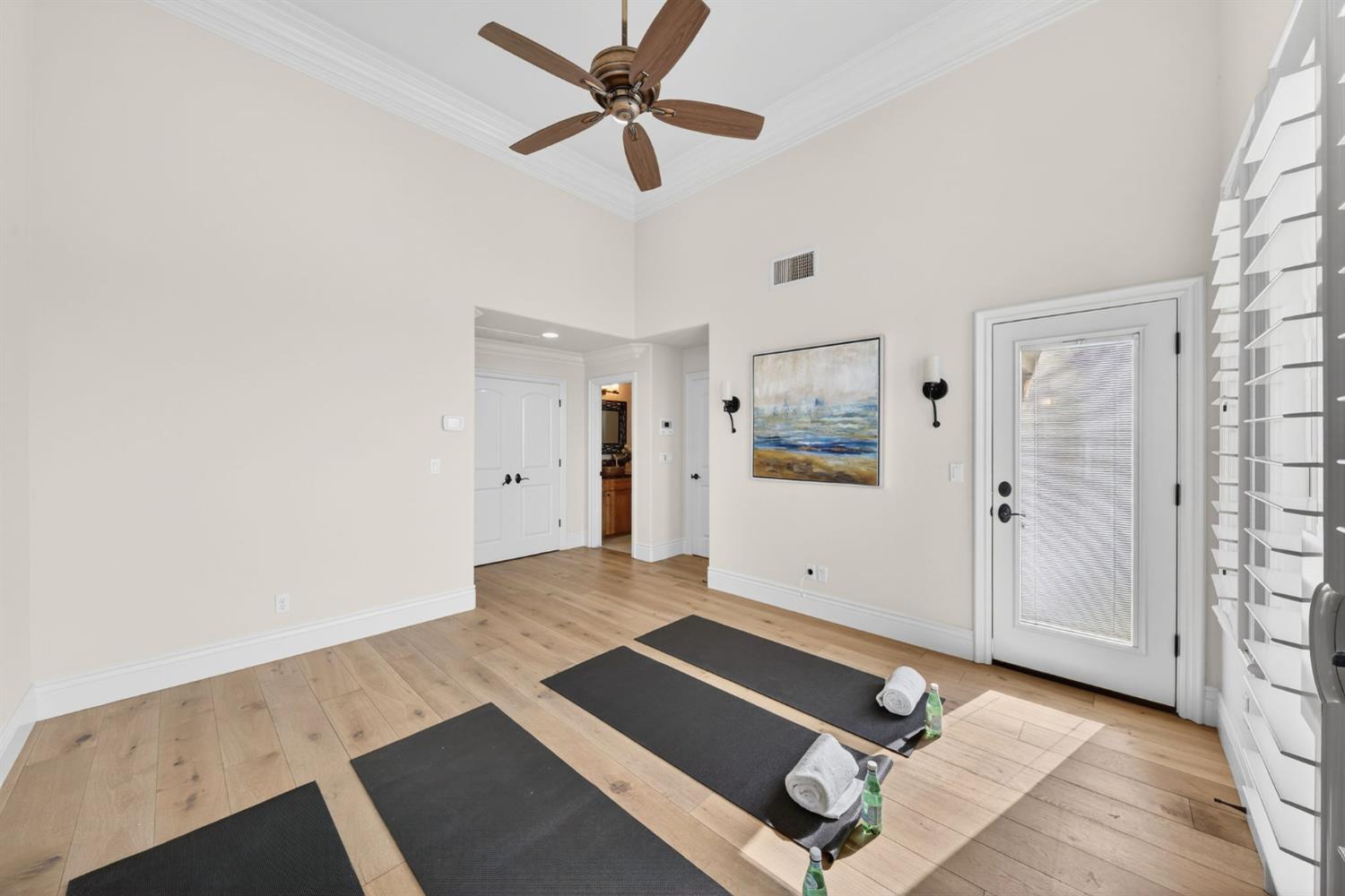 214 W Bluff Ave, Fresno, CA 93711