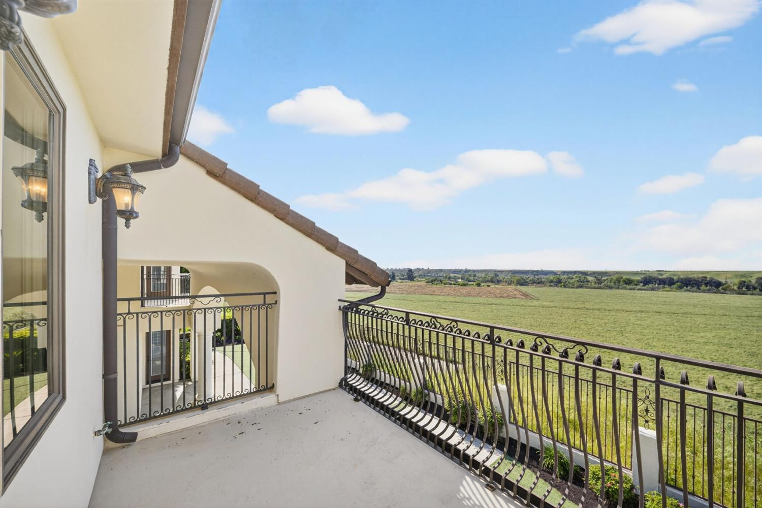 214 W Bluff Ave, Fresno, CA 93711