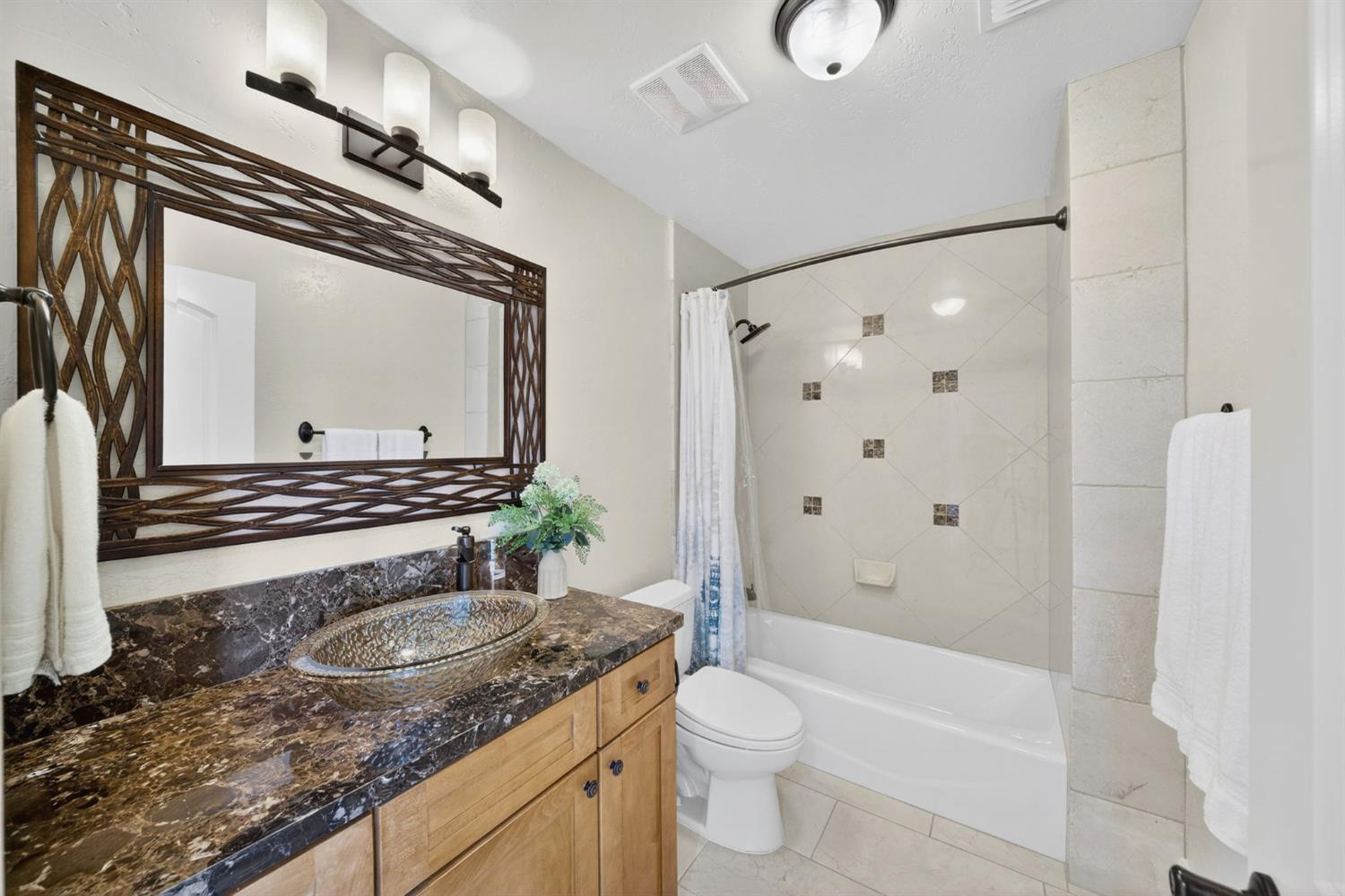 214 W Bluff Ave, Fresno, CA 93711