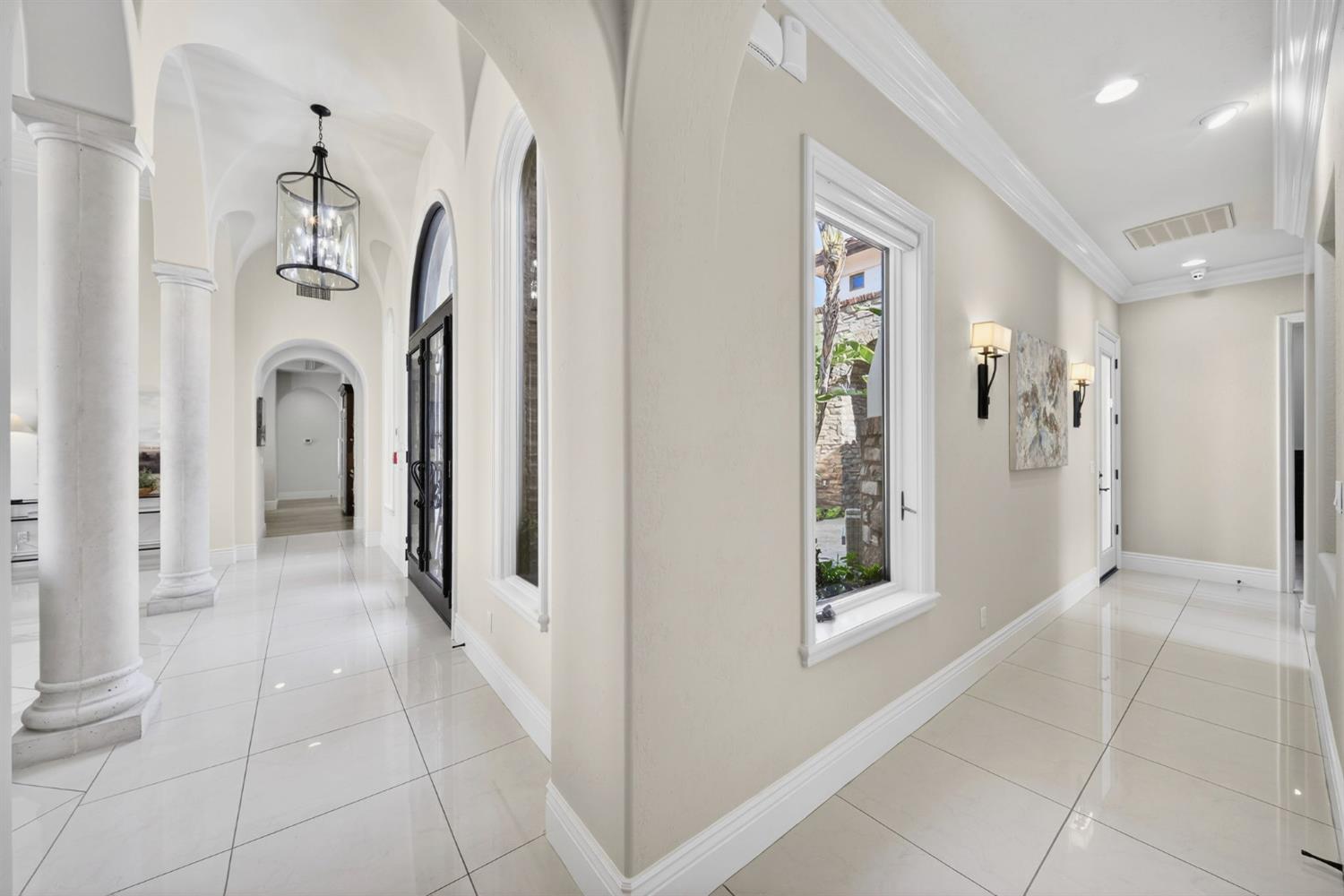 214 W Bluff Ave, Fresno, CA 93711