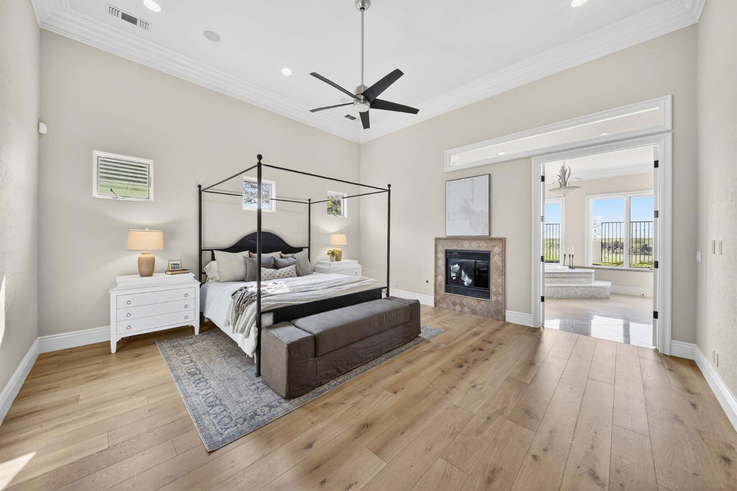 214 W Bluff Ave, Fresno, CA 93711