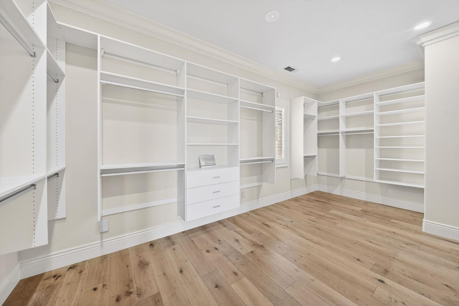 214 W Bluff Ave, Fresno, CA 93711