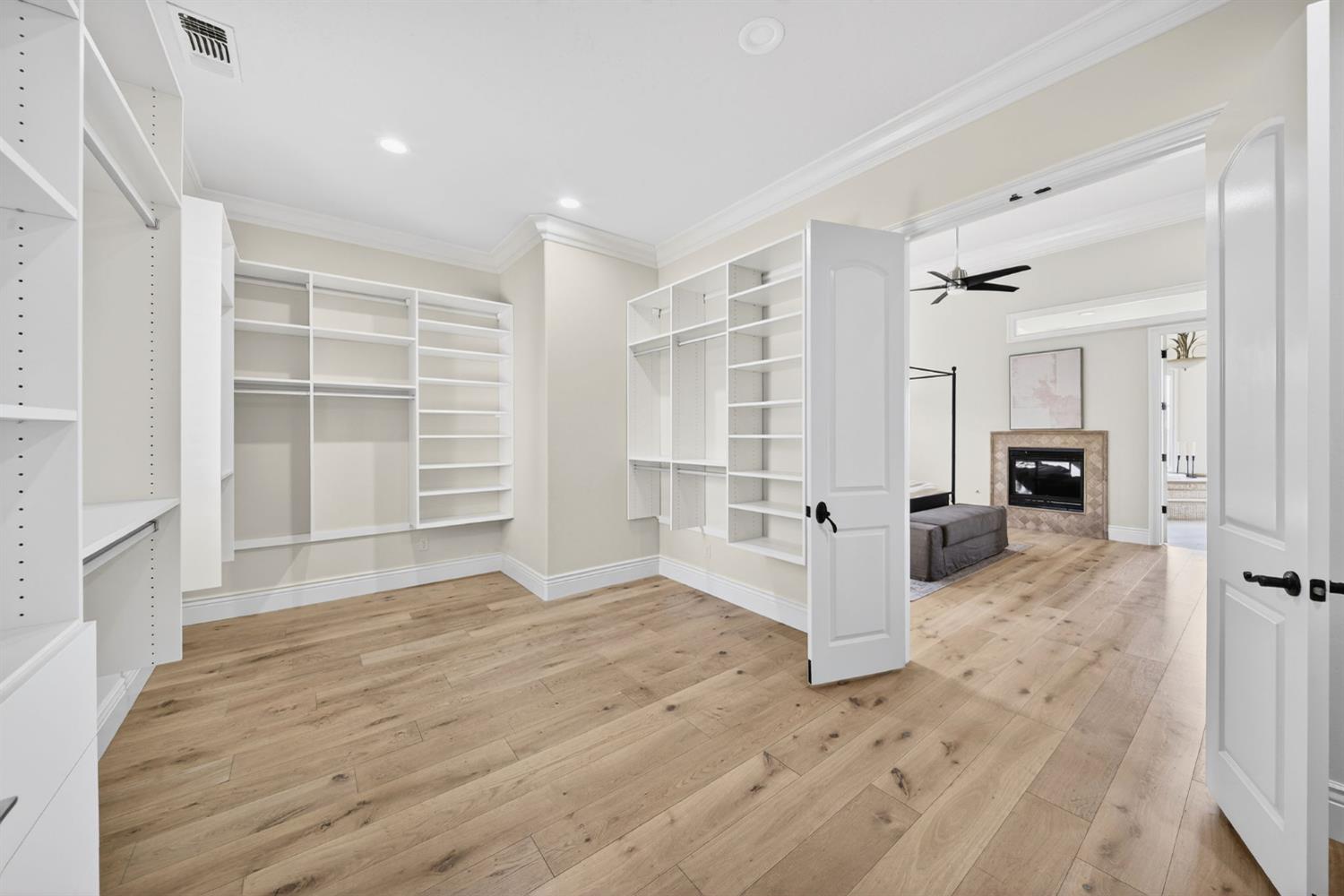 214 W Bluff Ave, Fresno, CA 93711