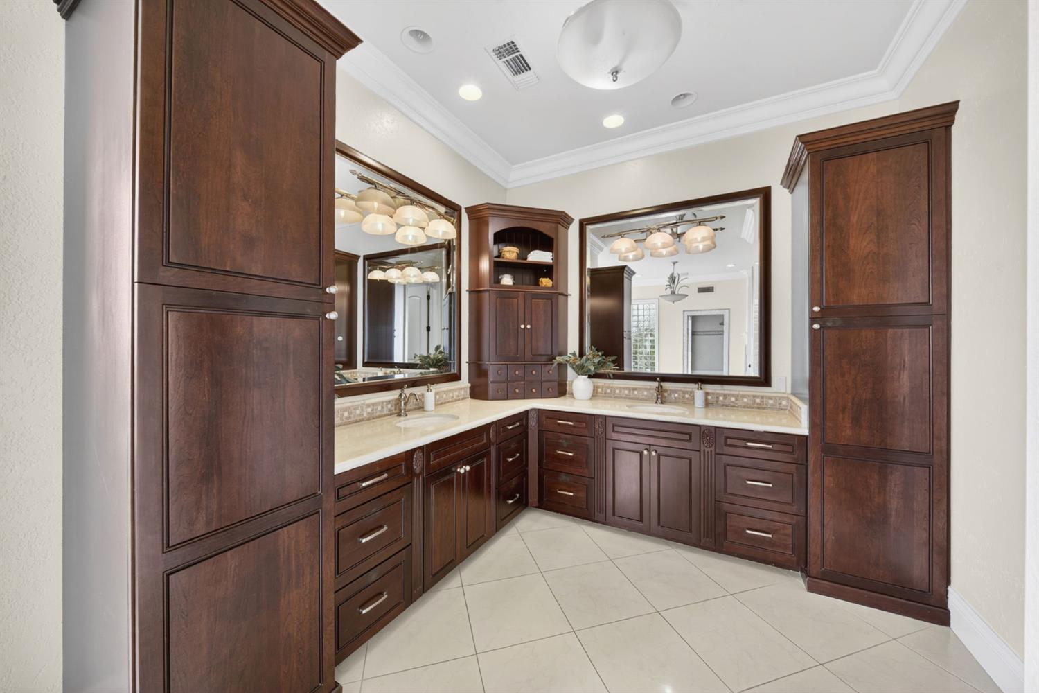 214 W Bluff Ave, Fresno, CA 93711