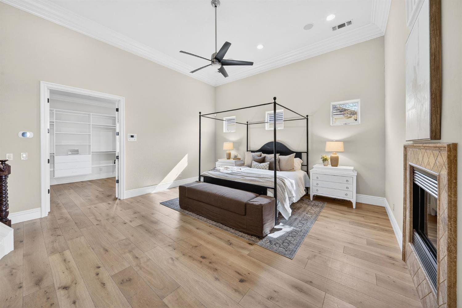 214 W Bluff Ave, Fresno, CA 93711