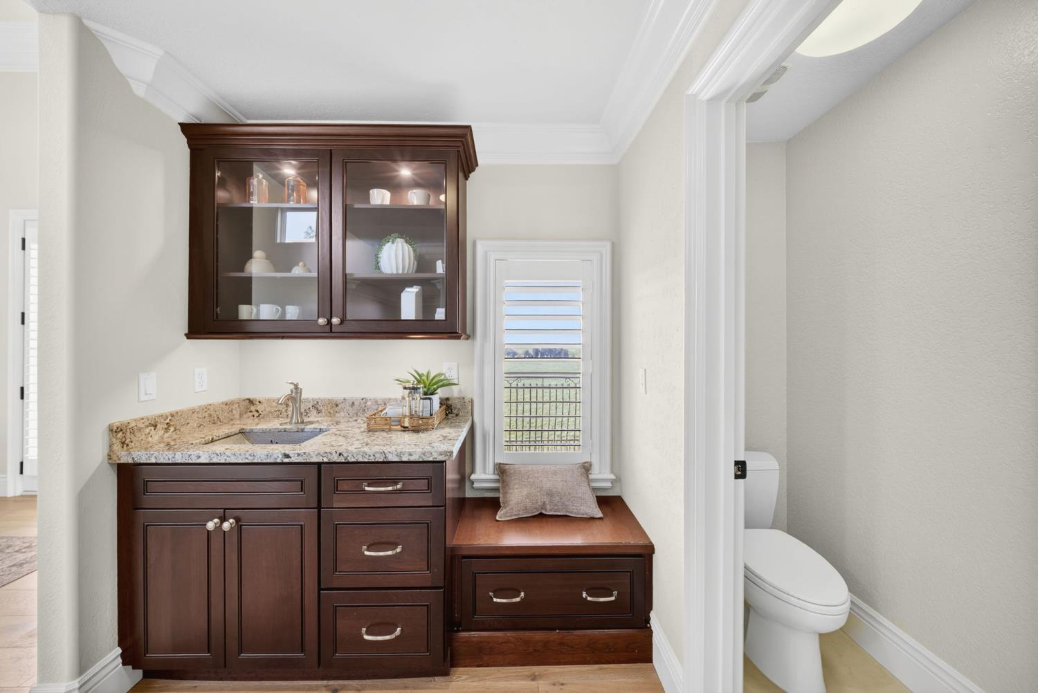 214 W Bluff Ave, Fresno, CA 93711