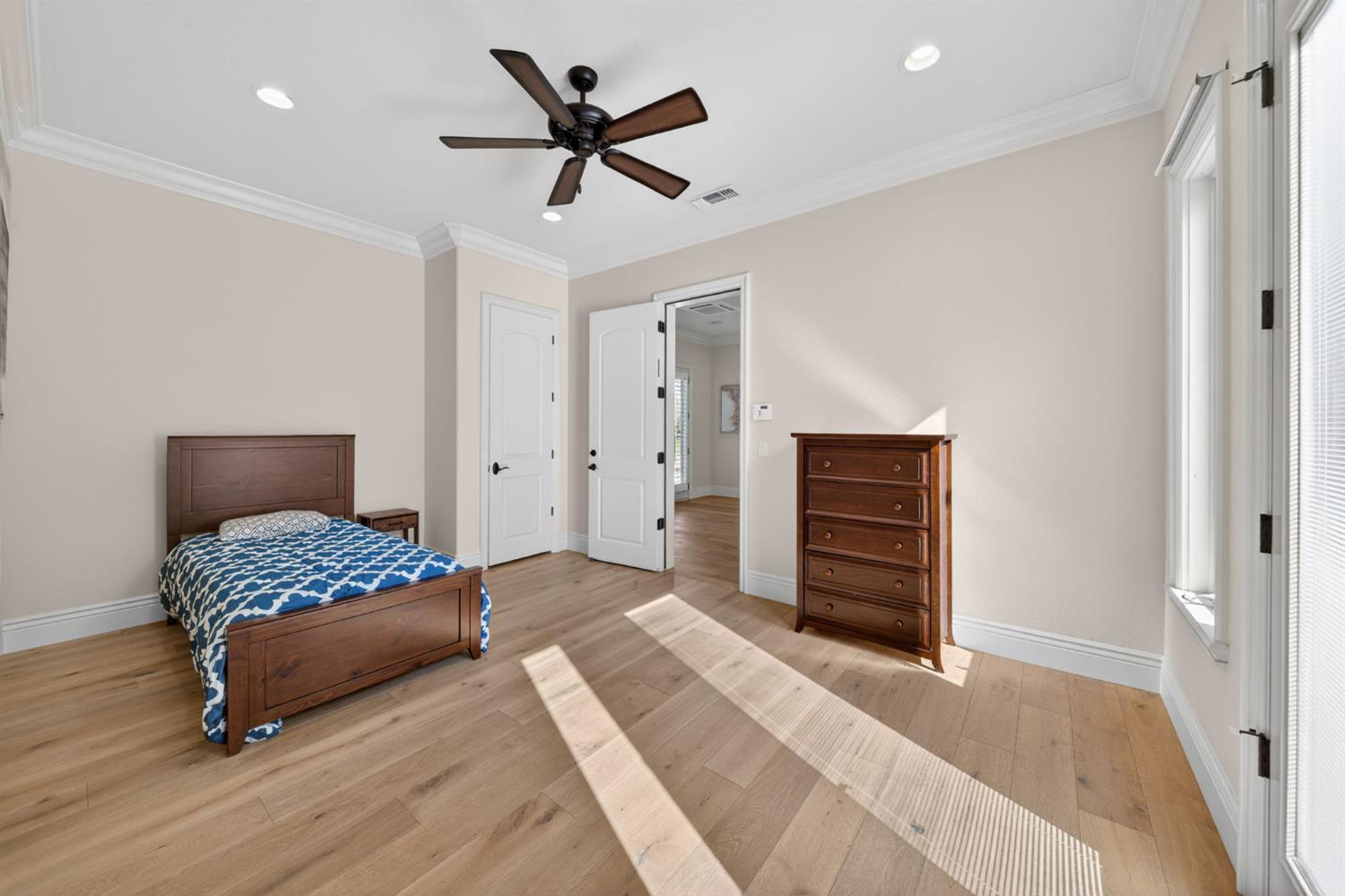 214 W Bluff Ave, Fresno, CA 93711