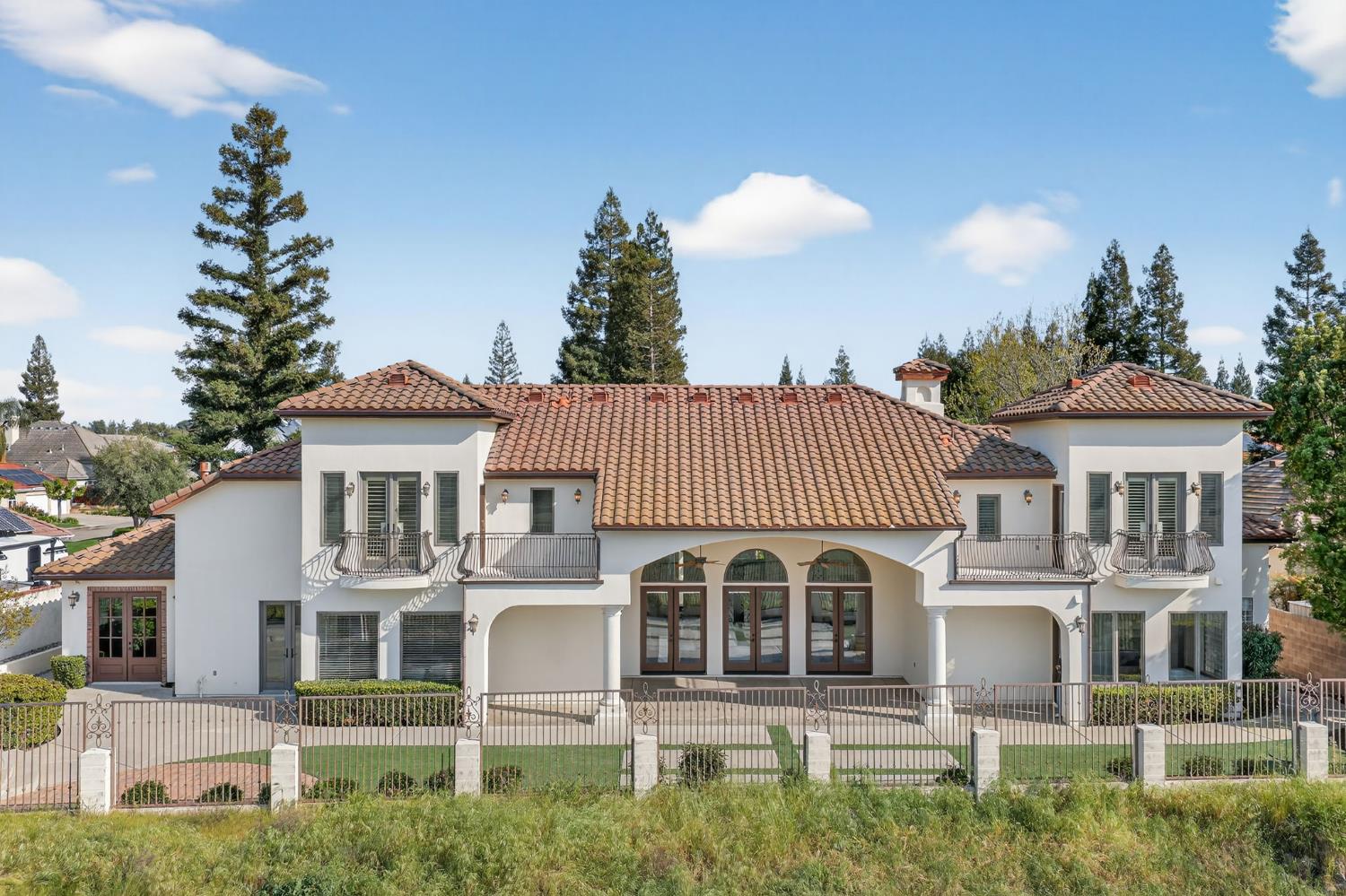 214 W Bluff Ave, Fresno, CA 93711