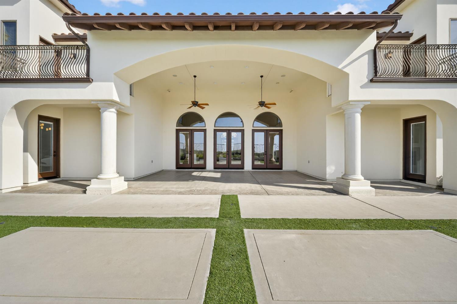 214 W Bluff Ave, Fresno, CA 93711