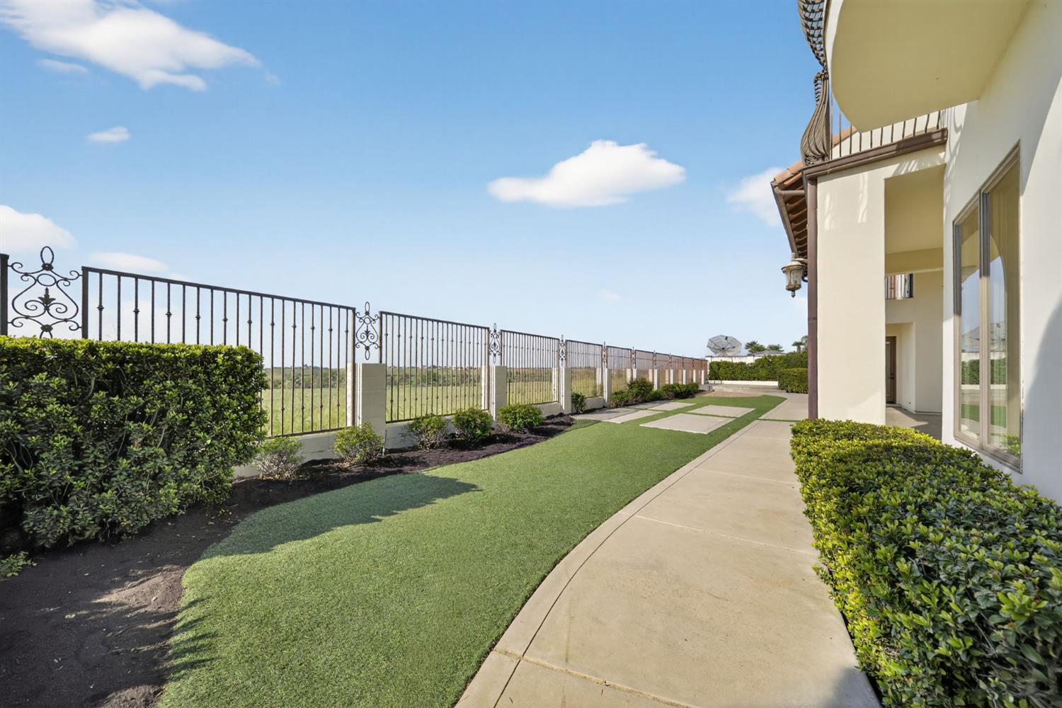 214 W Bluff Ave, Fresno, CA 93711