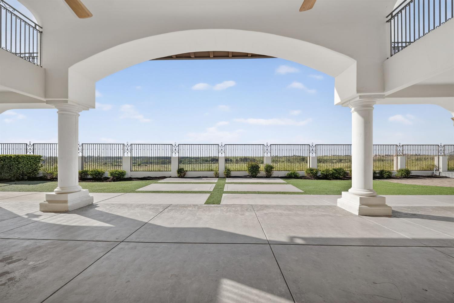 214 W Bluff Ave, Fresno, CA 93711