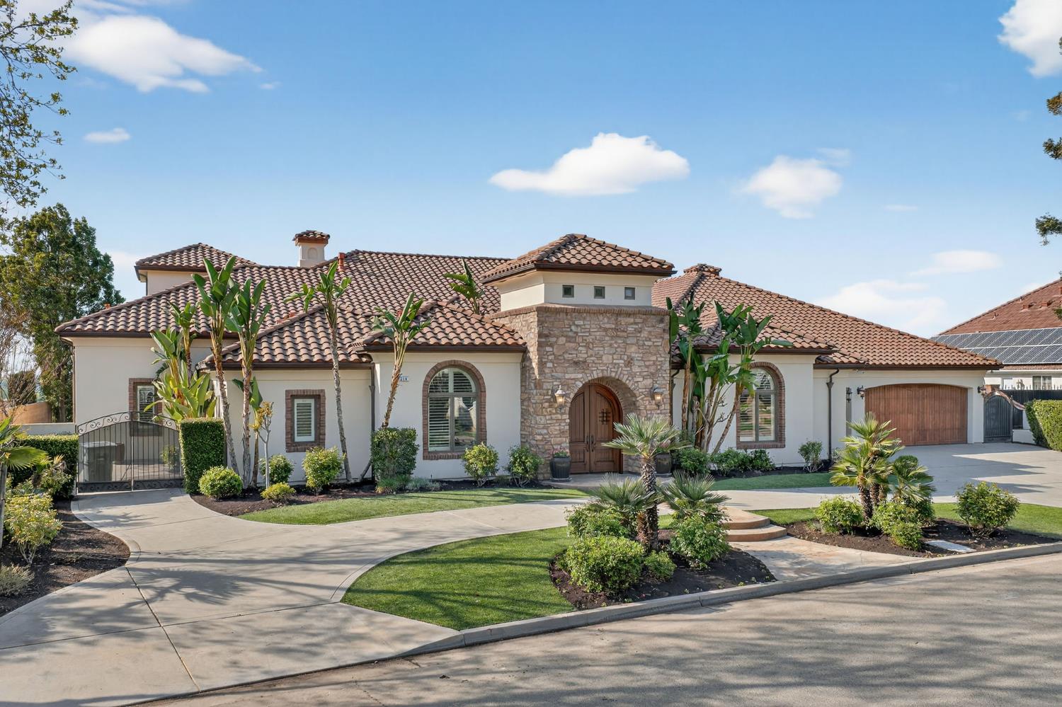 214 W Bluff Ave, Fresno, CA 93711