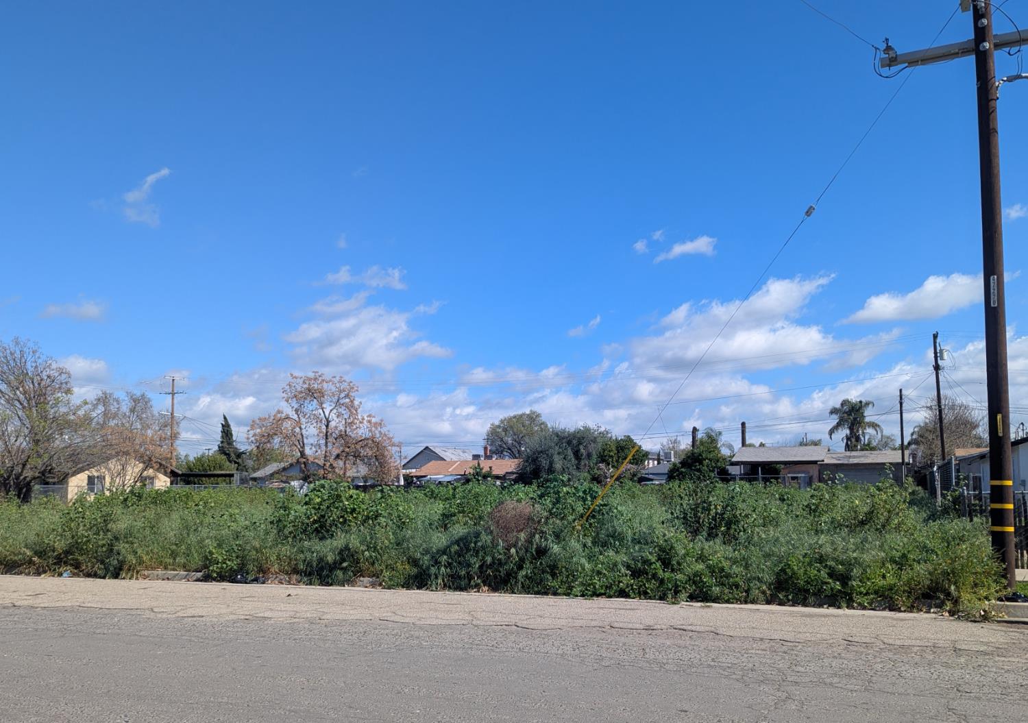 912 L St, Sanger, CA 93657