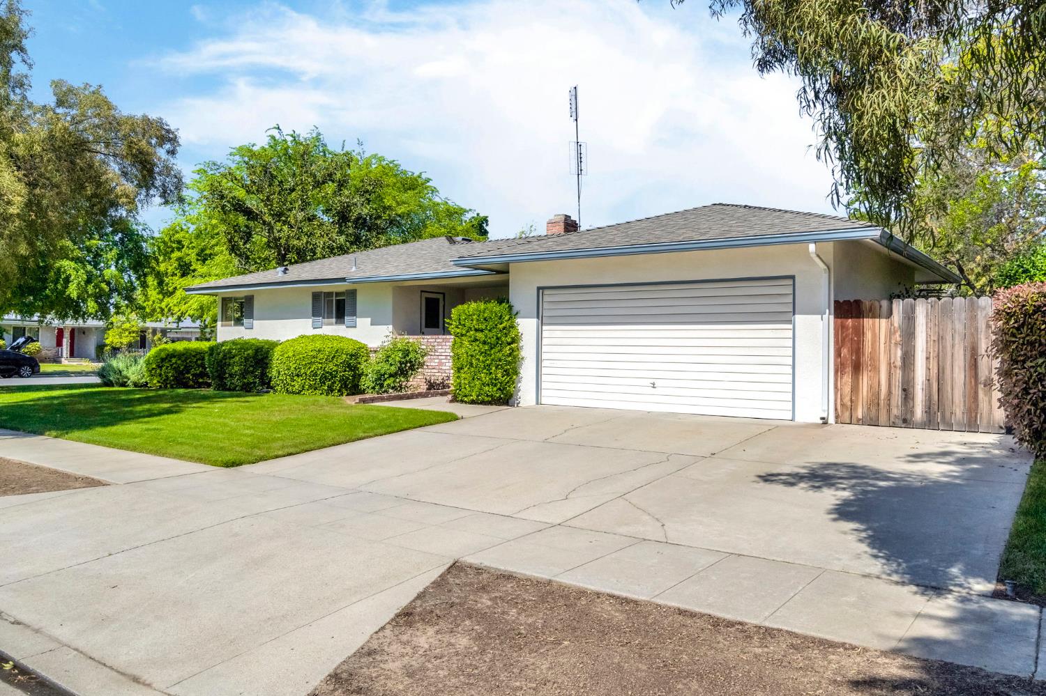 6620 N Dearing Ave, Fresno, CA 93710