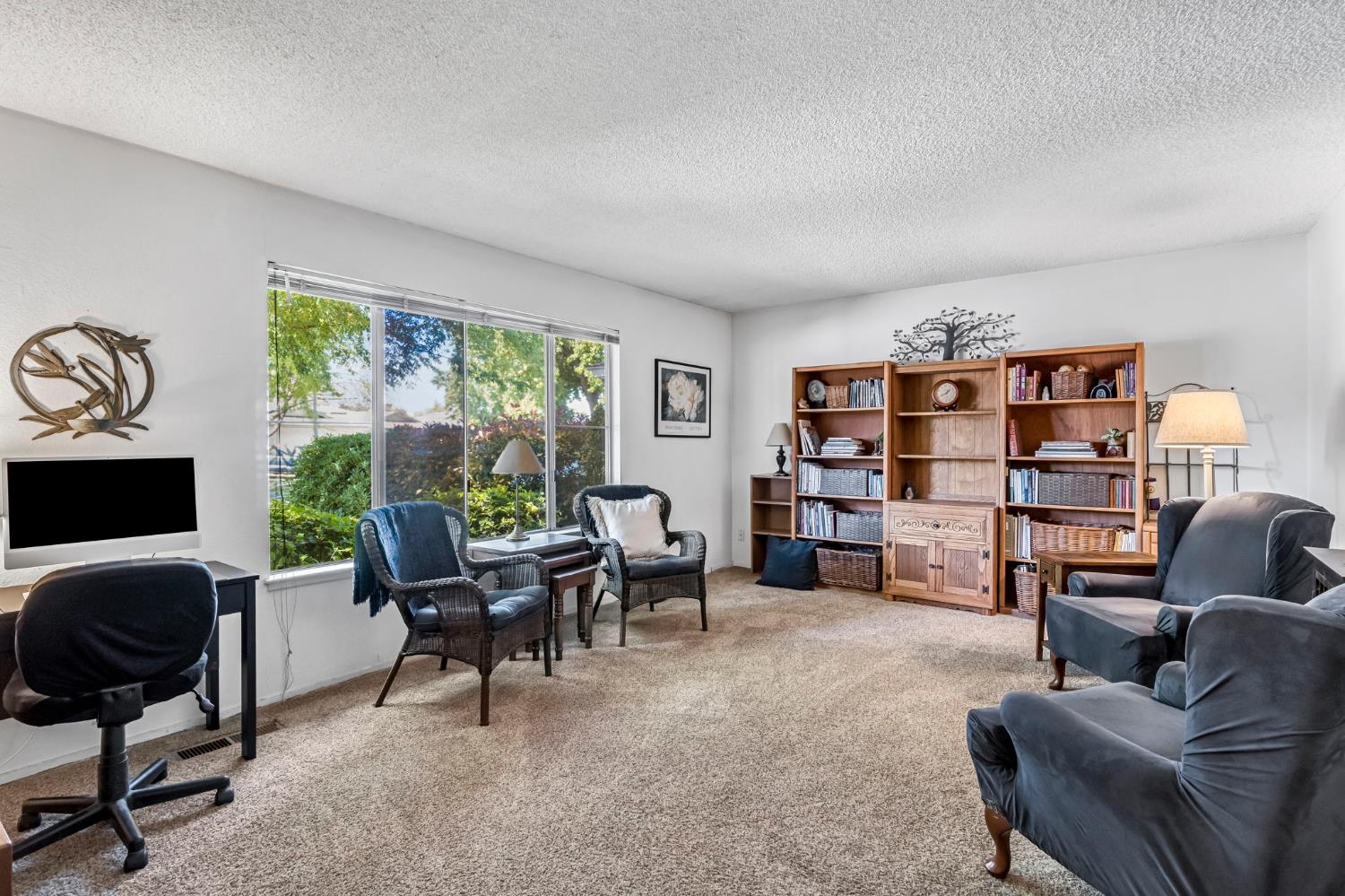 6620 N Dearing Ave, Fresno, CA 93710