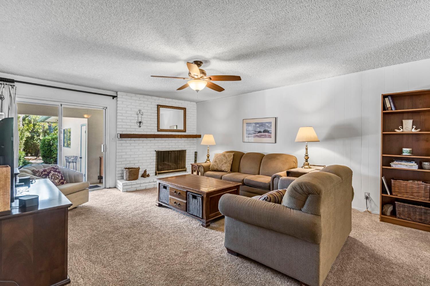 6620 N Dearing Ave, Fresno, CA 93710