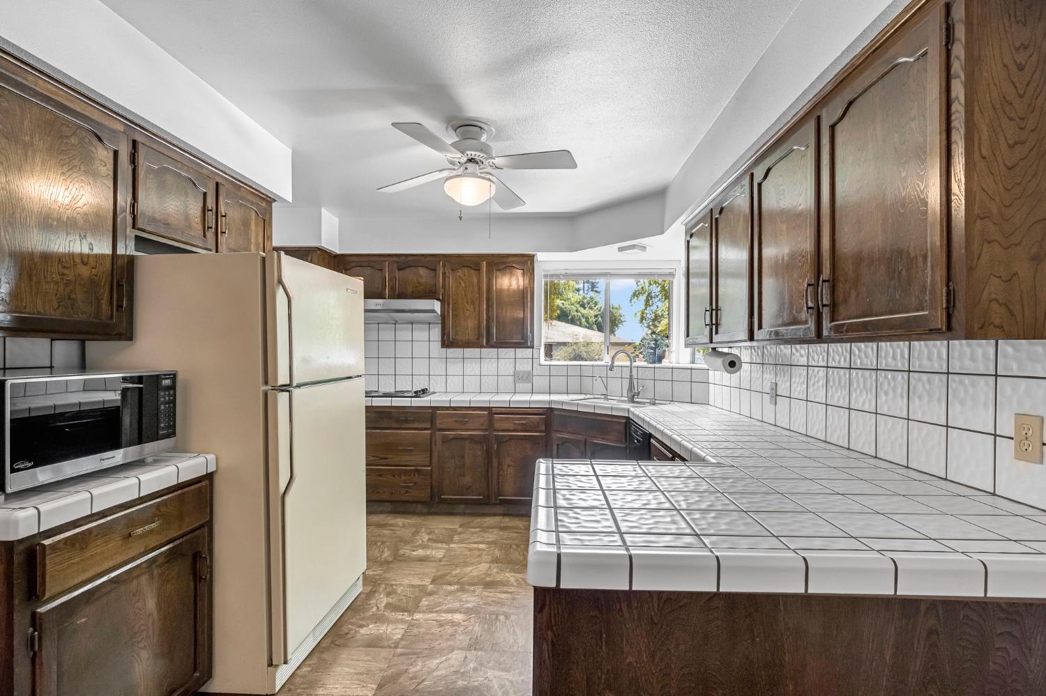 6620 N Dearing Ave, Fresno, CA 93710