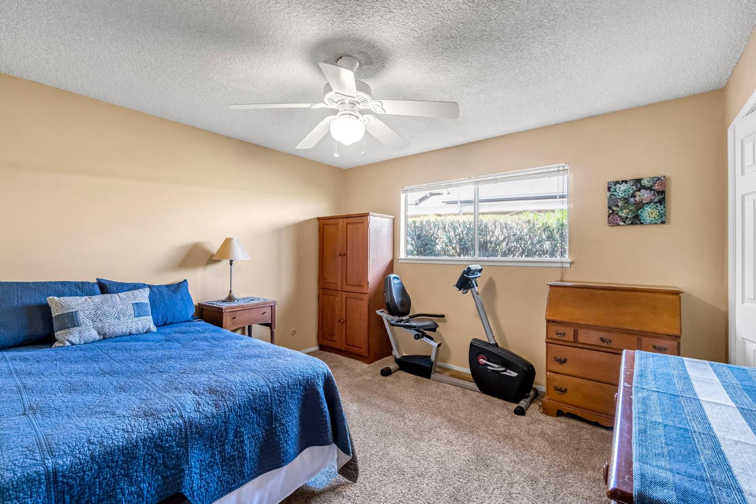 6620 N Dearing Ave, Fresno, CA 93710