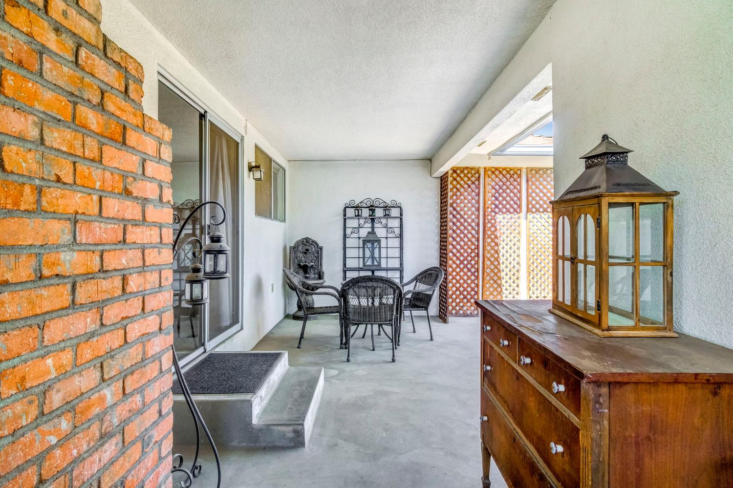 6620 N Dearing Ave, Fresno, CA 93710