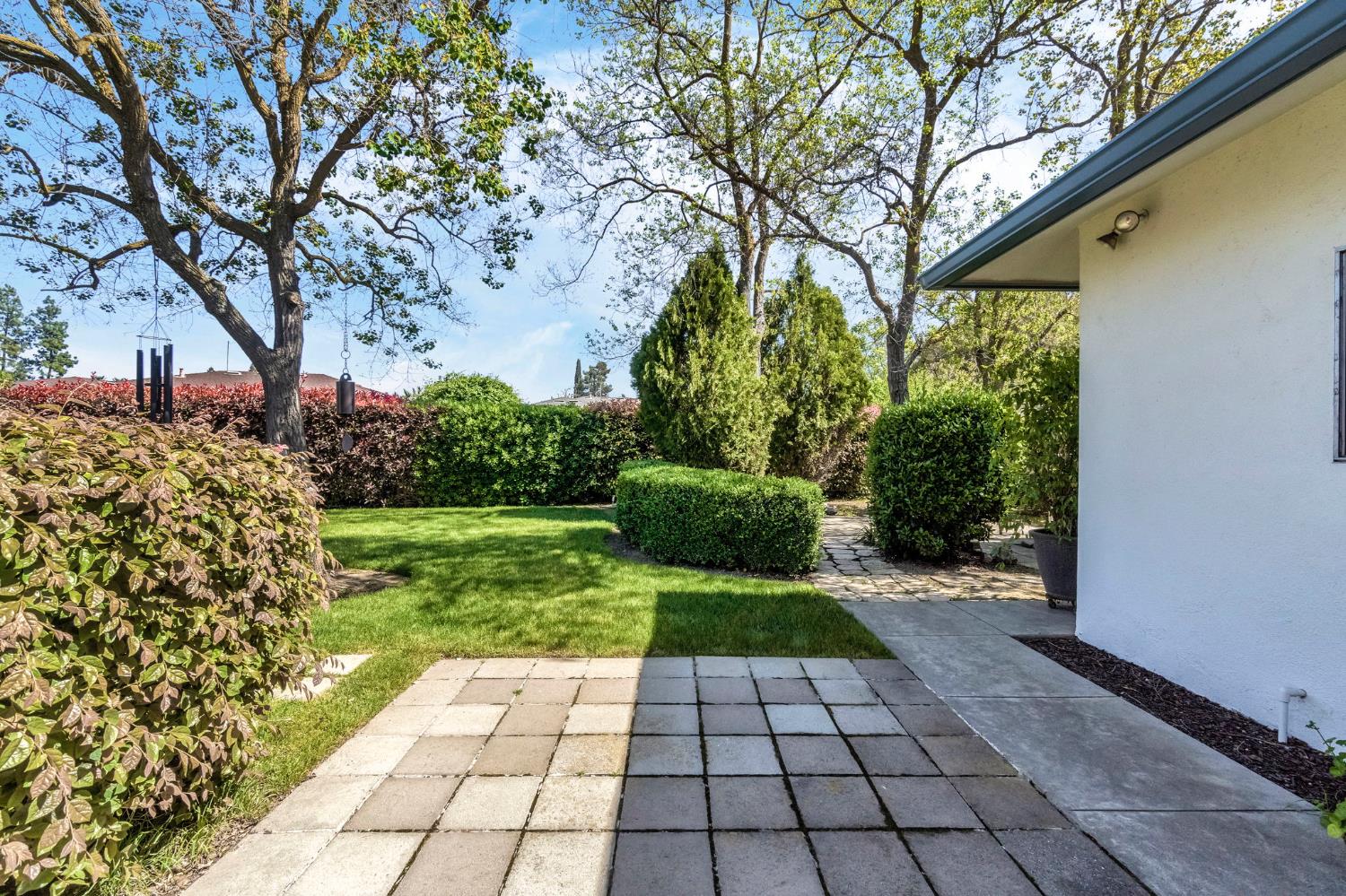 6620 N Dearing Ave, Fresno, CA 93710