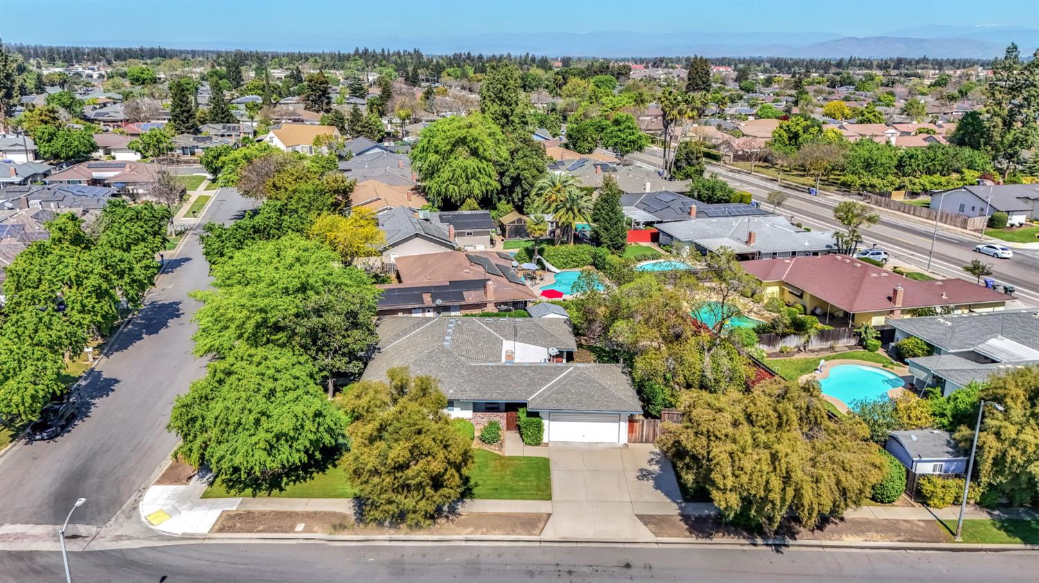 6620 N Dearing Ave, Fresno, CA 93710