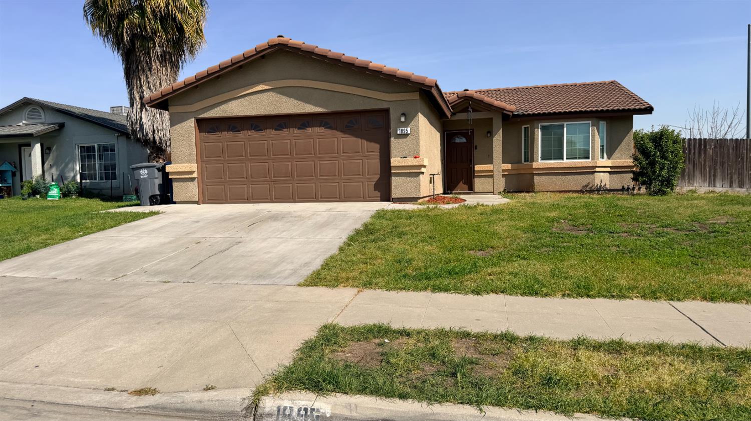 1895 Madison Dr, Madera, CA 93638