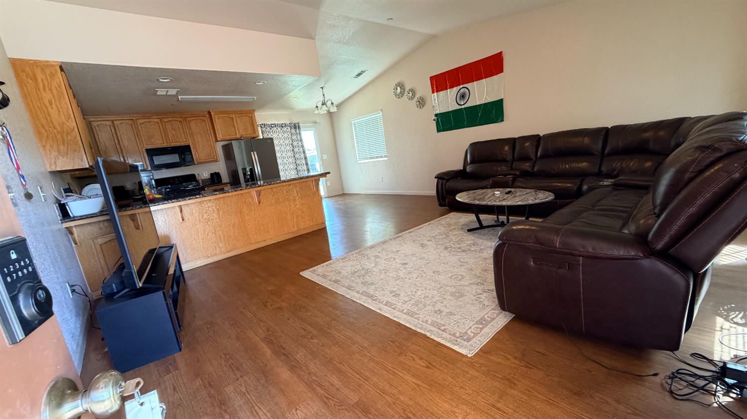 1895 Madison Dr, Madera, CA 93638