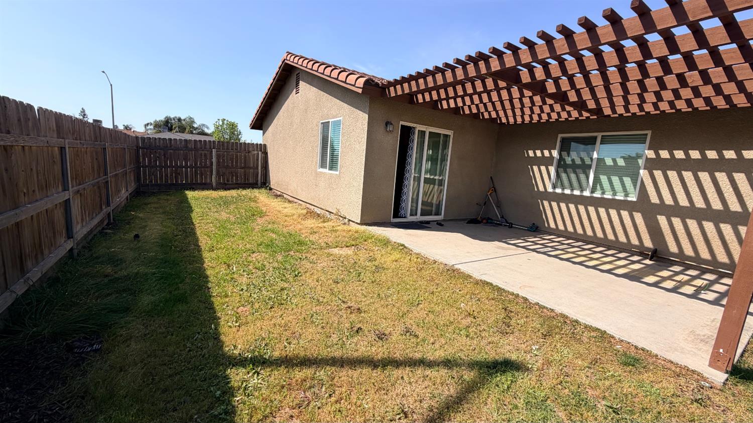 1895 Madison Dr, Madera, CA 93638