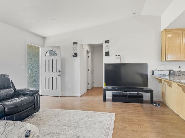 1895 Madison Dr, Madera, CA 93638