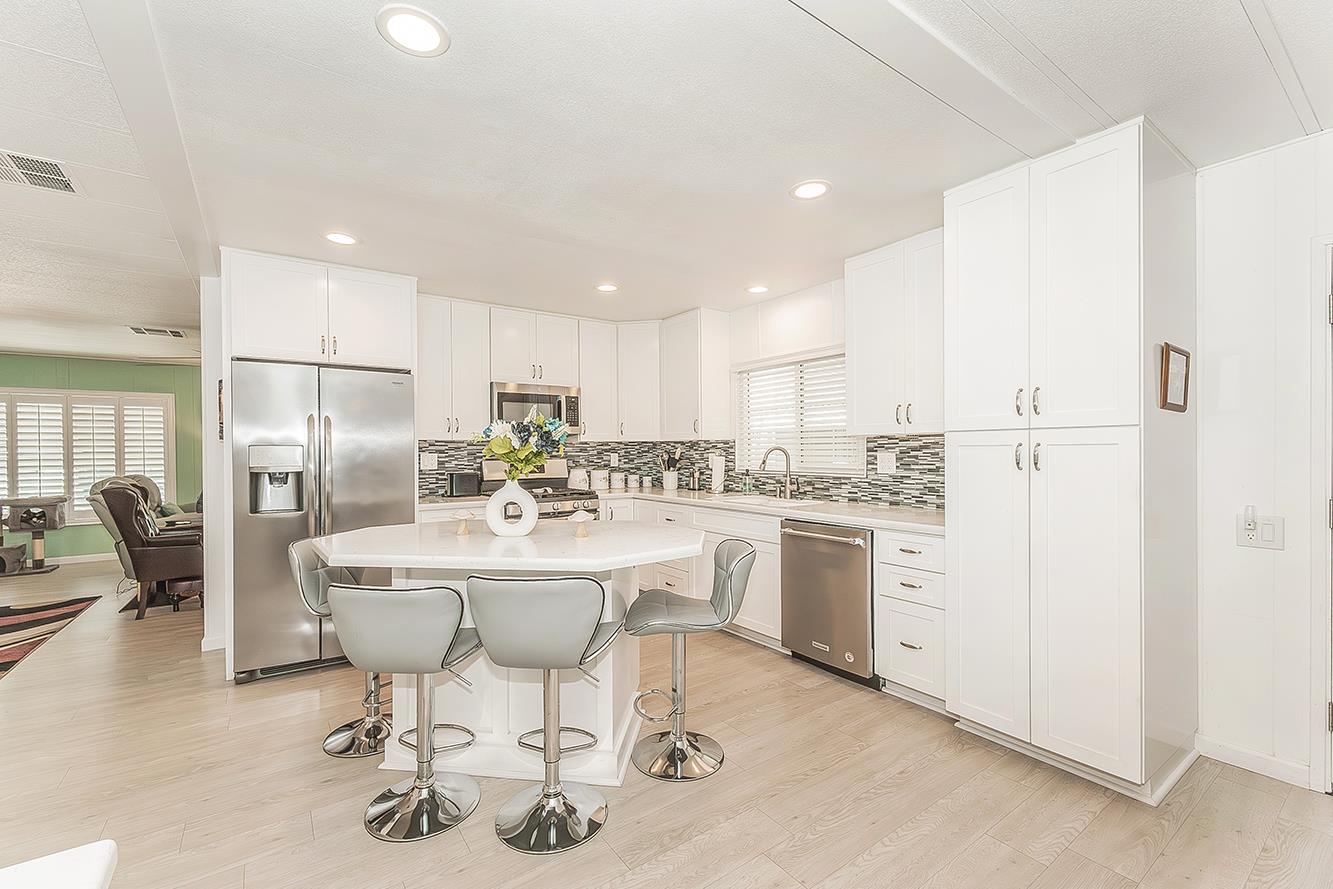 371 Bethel Ave #27, Sanger, CA 93657