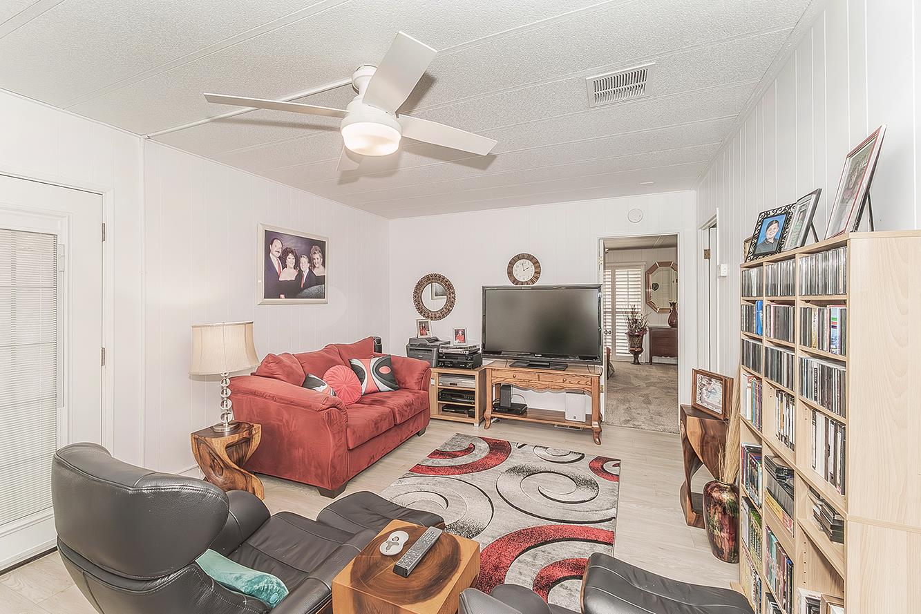 371 Bethel Ave #27, Sanger, CA 93657