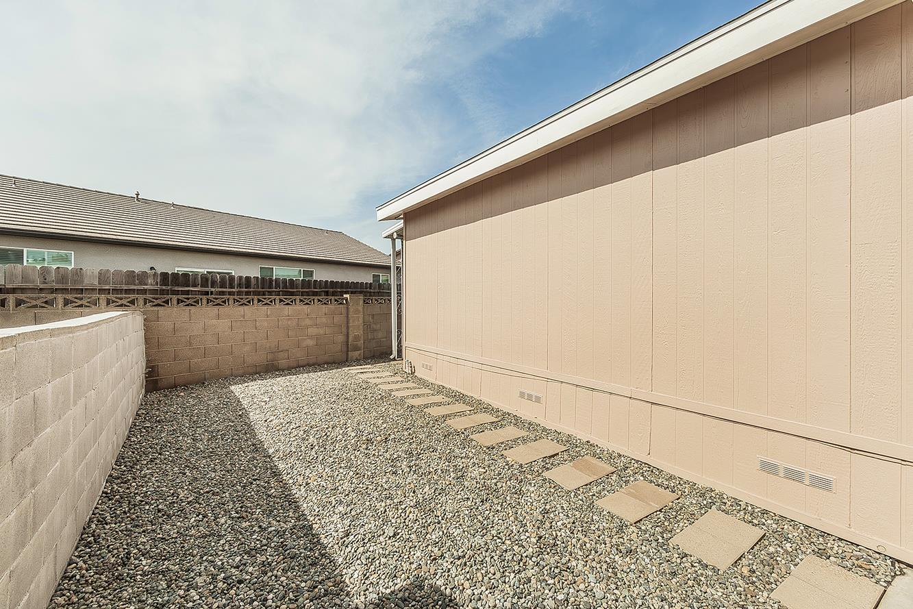 371 Bethel Ave #27, Sanger, CA 93657