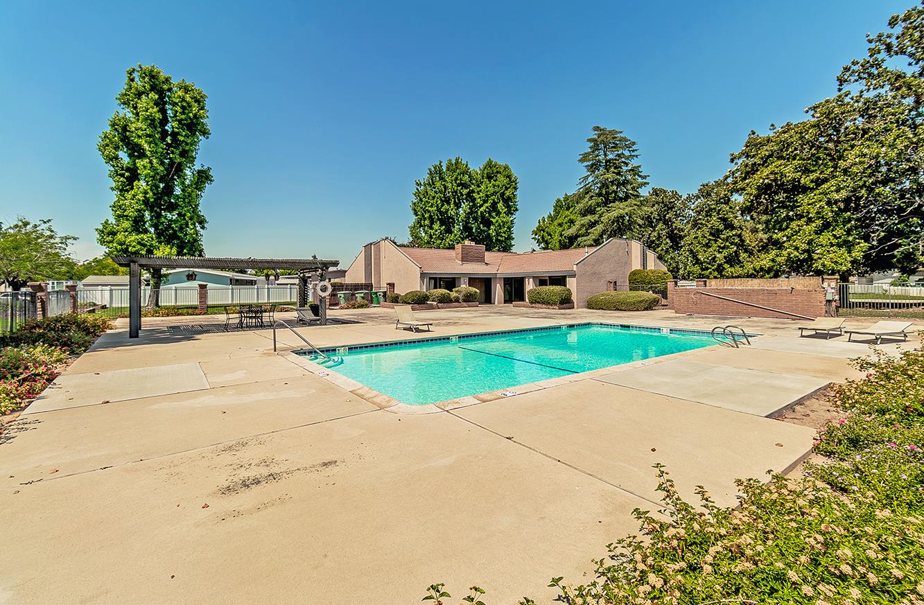 371 Bethel Ave #27, Sanger, CA 93657