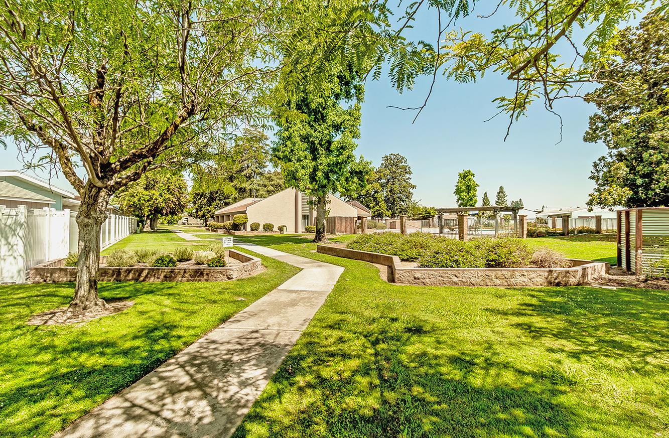 371 Bethel Ave #27, Sanger, CA 93657