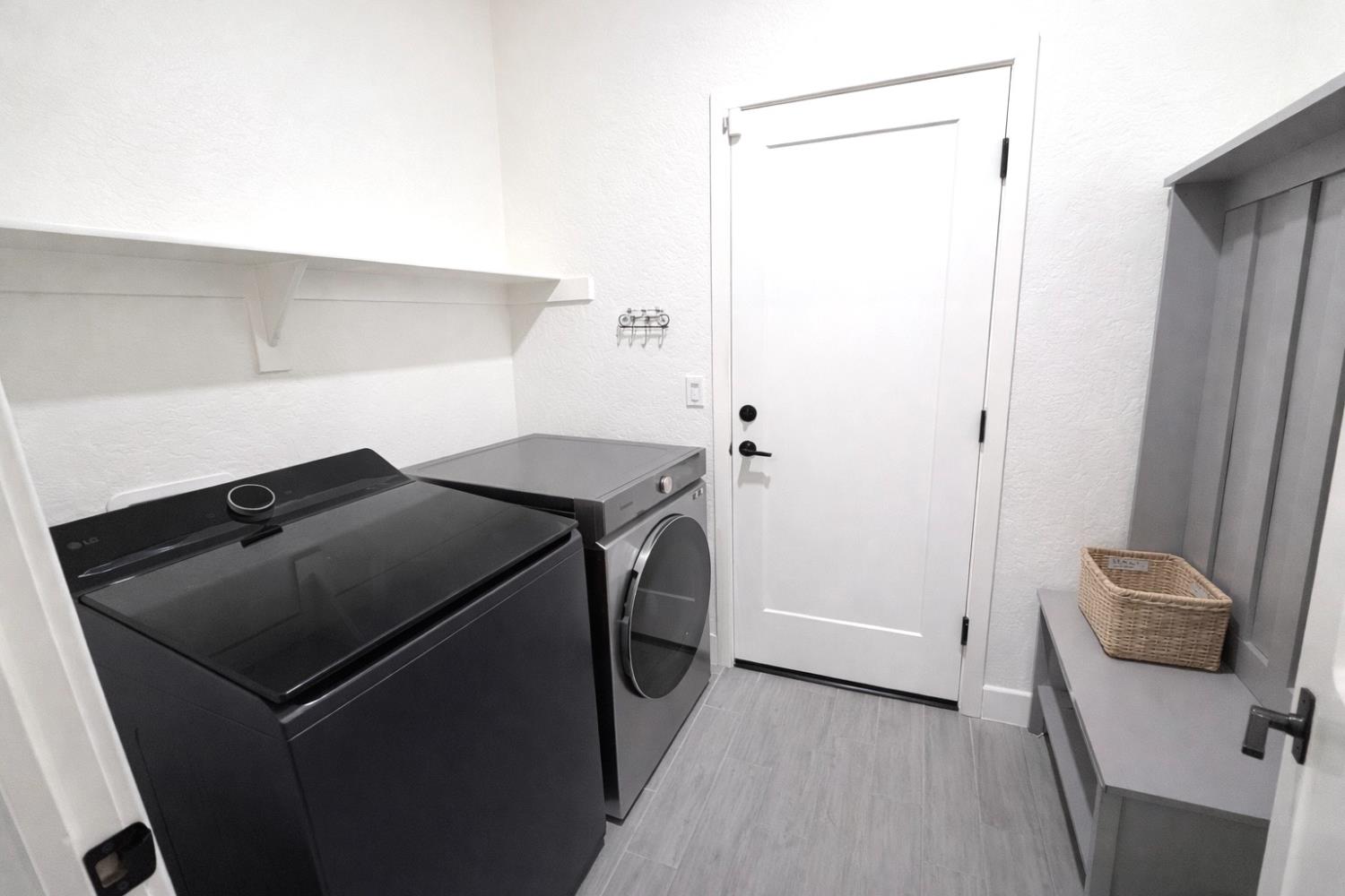 2031 N Osmun Ave, Clovis, CA 93619