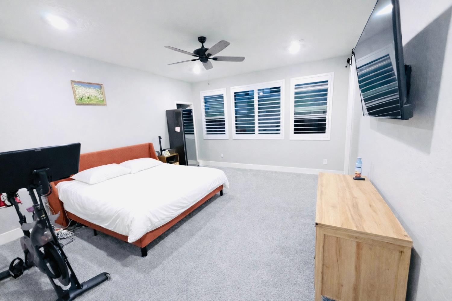 2031 N Osmun Ave, Clovis, CA 93619