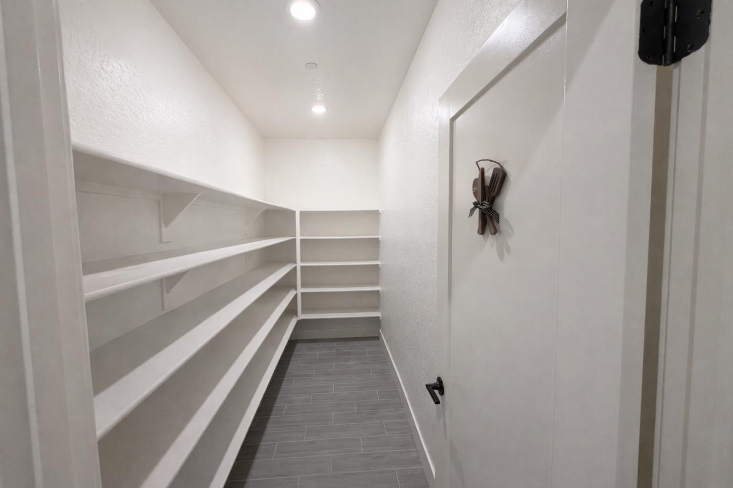 2031 N Osmun Ave, Clovis, CA 93619