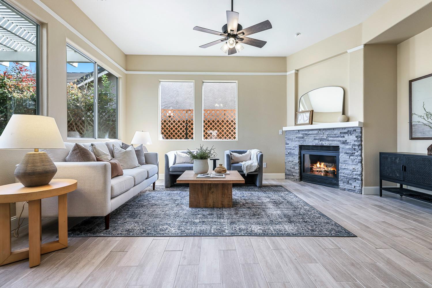 2735 Swift Ave, Clovis, CA 93611