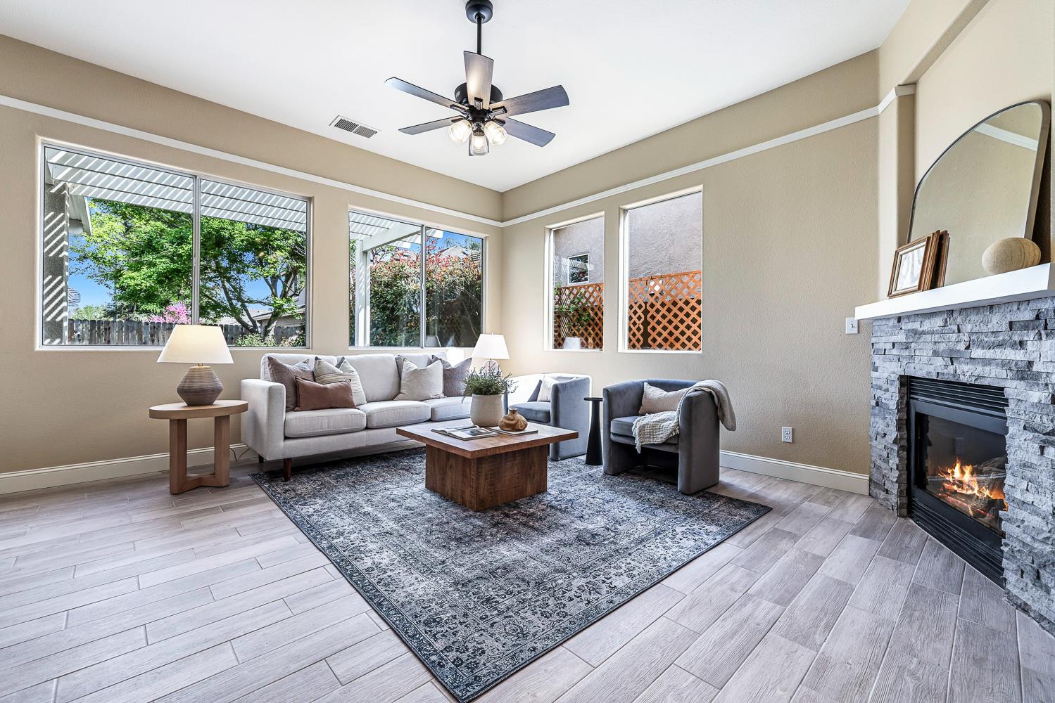 2735 Swift Ave, Clovis, CA 93611