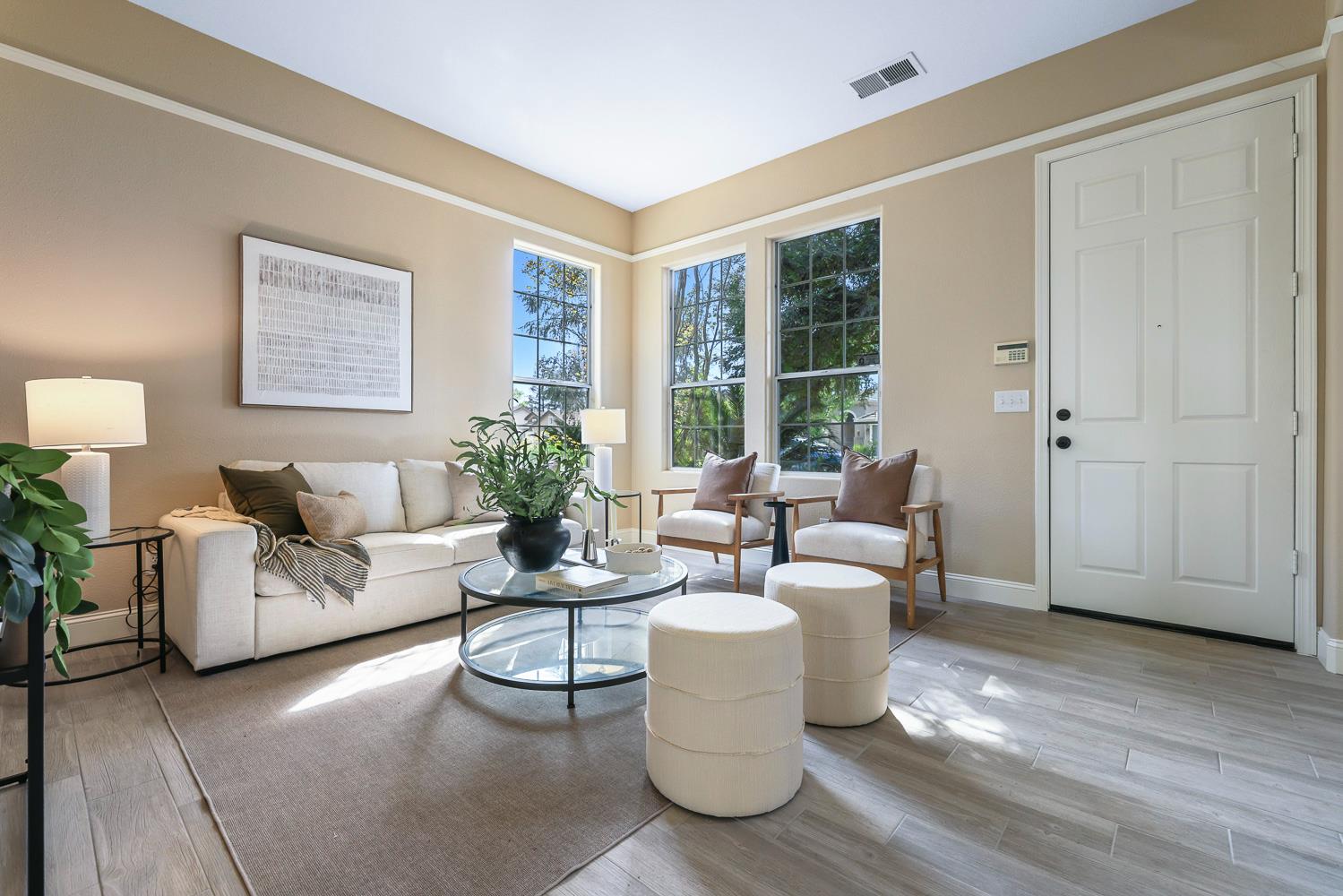 2735 Swift Ave, Clovis, CA 93611