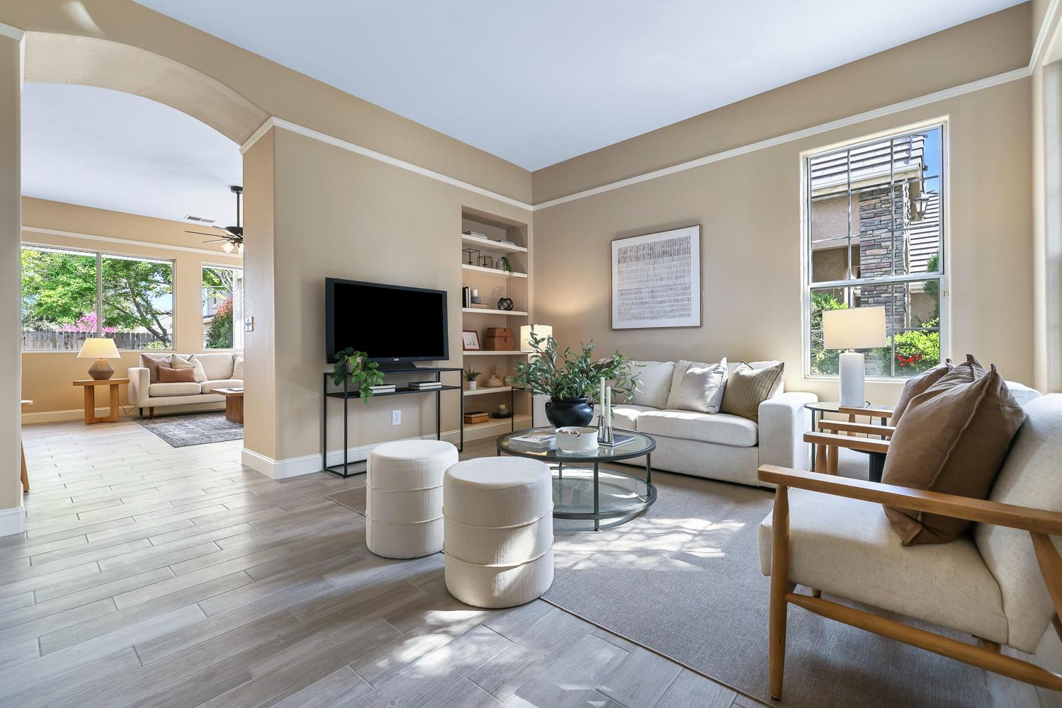 2735 Swift Ave, Clovis, CA 93611