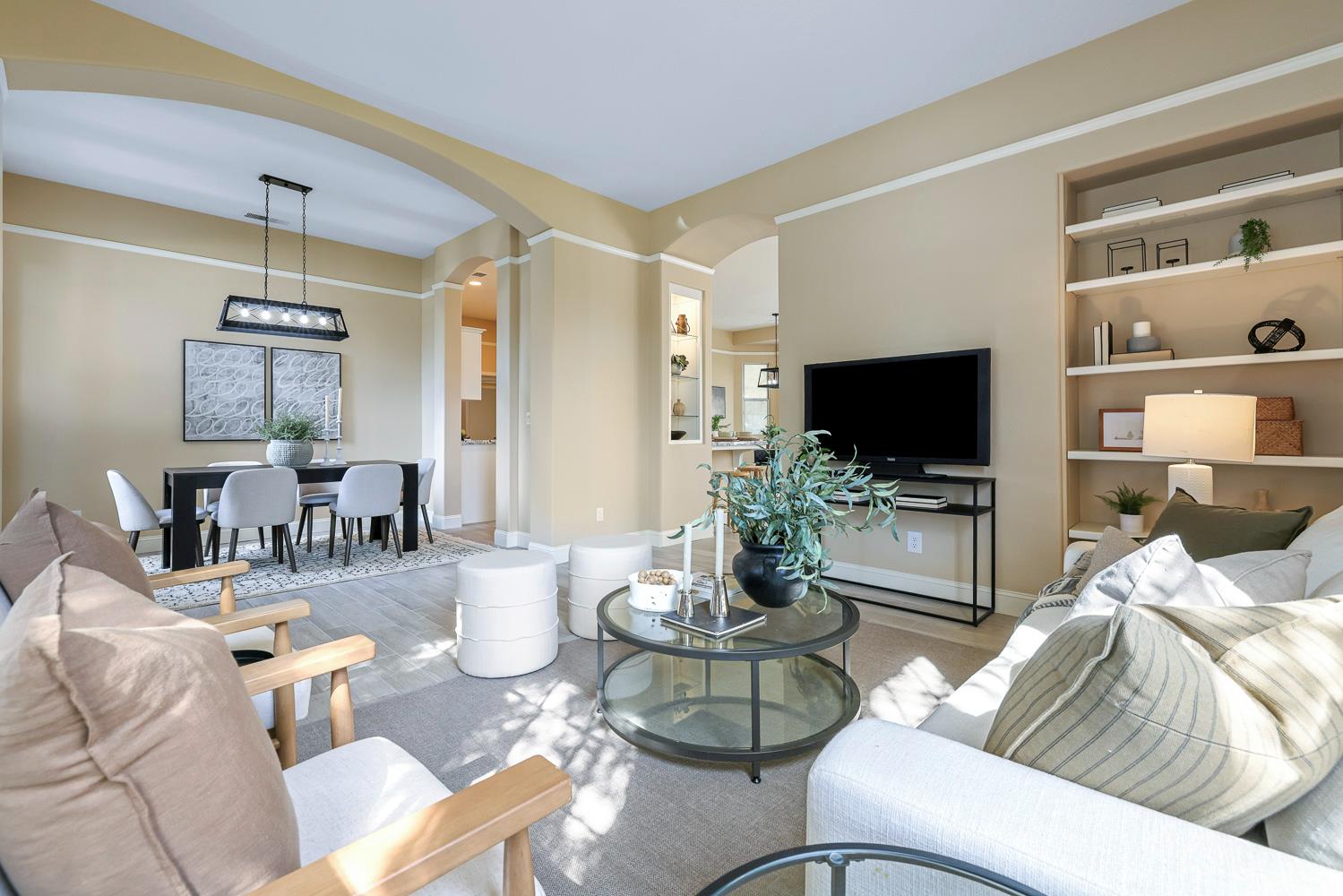 2735 Swift Ave, Clovis, CA 93611