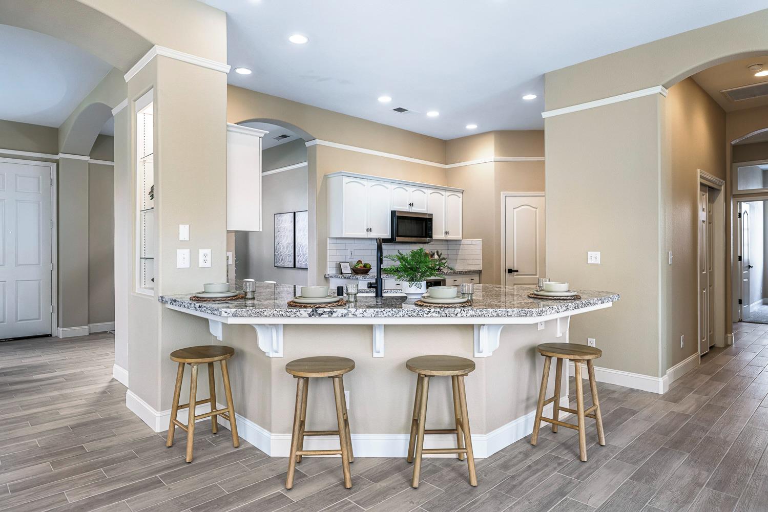 2735 Swift Ave, Clovis, CA 93611