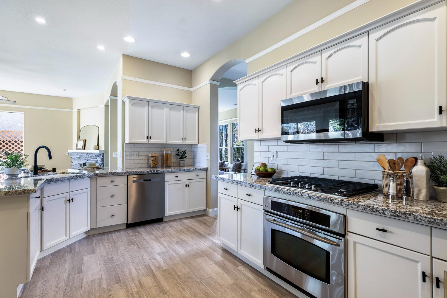 2735 Swift Ave, Clovis, CA 93611