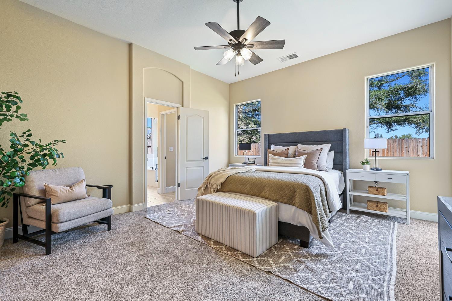 2735 Swift Ave, Clovis, CA 93611