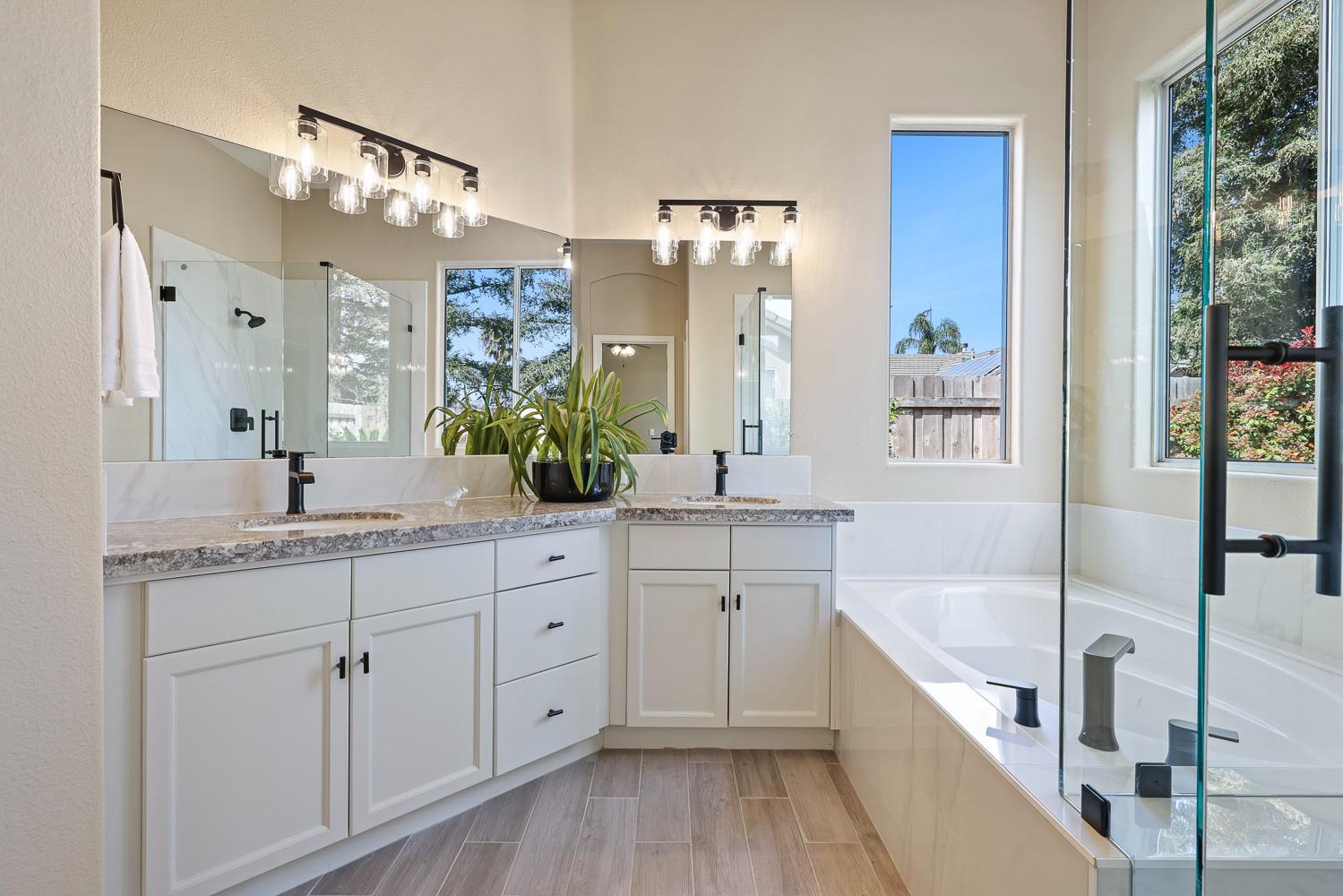 2735 Swift Ave, Clovis, CA 93611