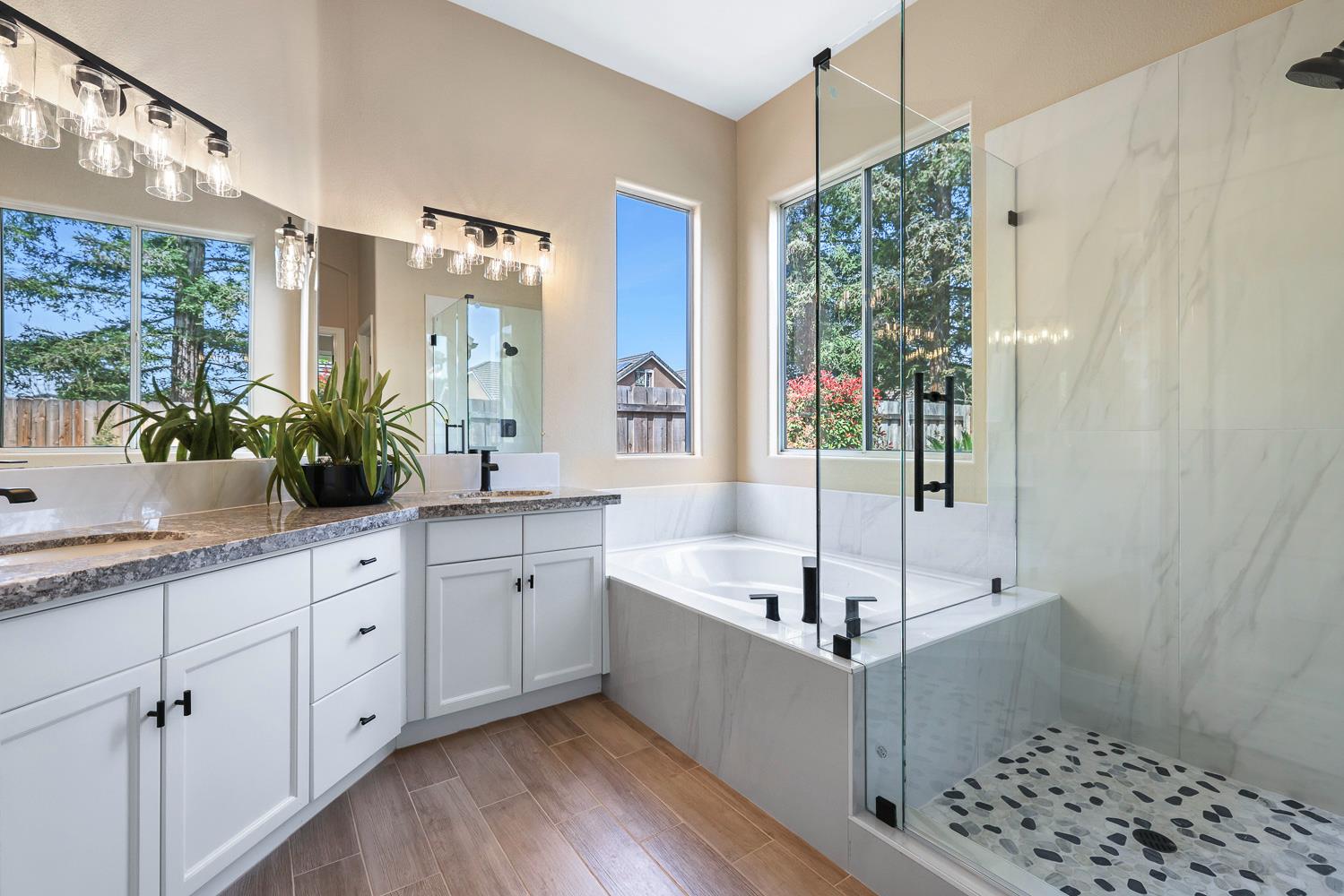 2735 Swift Ave, Clovis, CA 93611