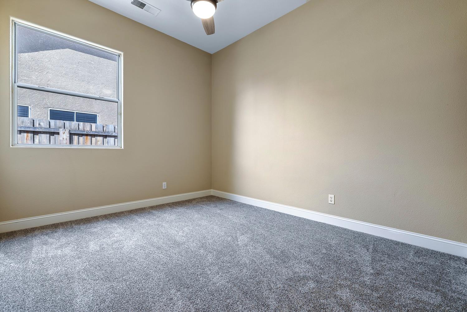 2735 Swift Ave, Clovis, CA 93611